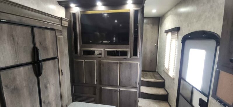 2018 Eclipse Attitude toy hauler 35gsg full