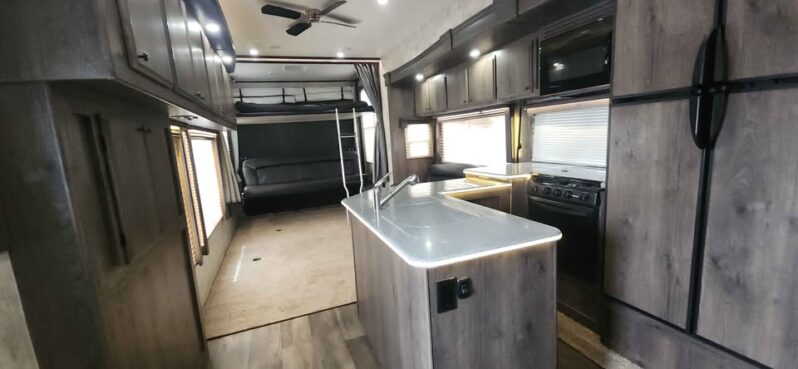 2018 Eclipse Attitude toy hauler 35gsg full