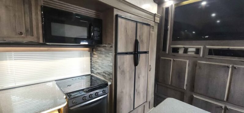 2018 Eclipse Attitude toy hauler 35gsg full