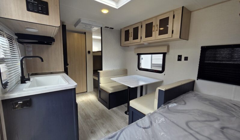 2025 Forest River Prime Time Avenger 16BH full